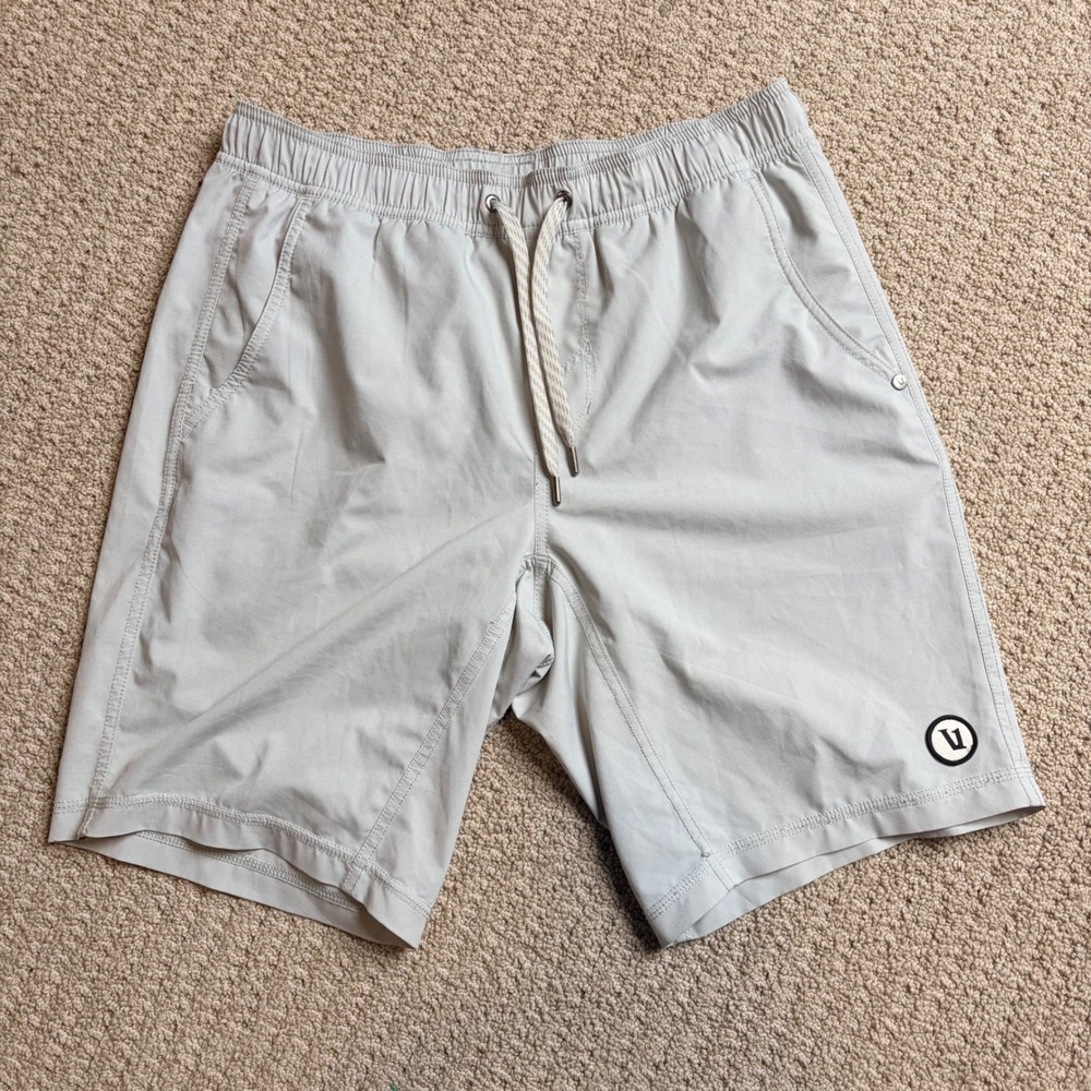 Vuori Kore Shorts Mens Light Gray Lined Activewear Drawstring Waist 7.5 Inseam